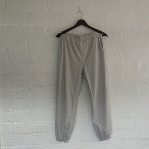 Vuori boyfriend soft joggers